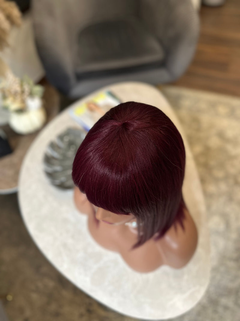 Burgundivörös kevertszálas paróka