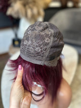 Burgundivörös kevertszálas paróka