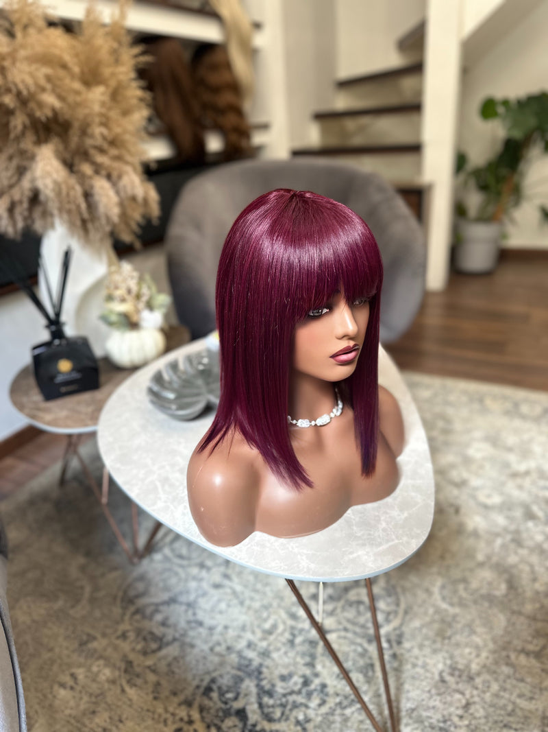 Burgundivörös kevertszálas paróka